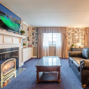The Niagara Two Bedroom Two Bathroom Suite
